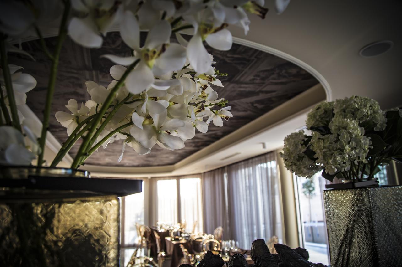 Hotel Villa Pascucci Durrës Exteriér fotografie The interior of the restaurant