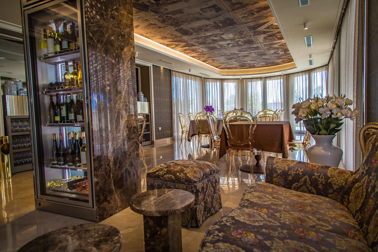 Hotel Villa Pascucci Durrës Exteriér fotografie The interior of the restaurant